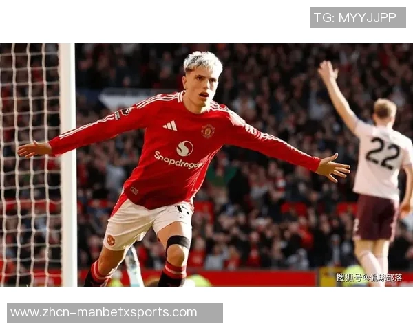 加纳乔单刀失机引发怒火捶草皮表情失落惹人关注