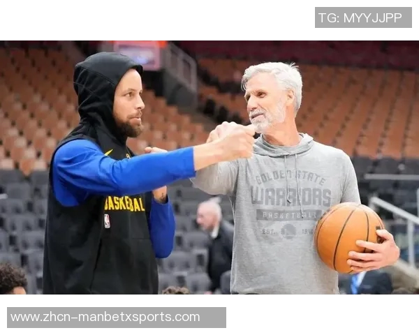 希尔德赞库里吸引防守注意力巴特勒谦逊努力训练展现实力