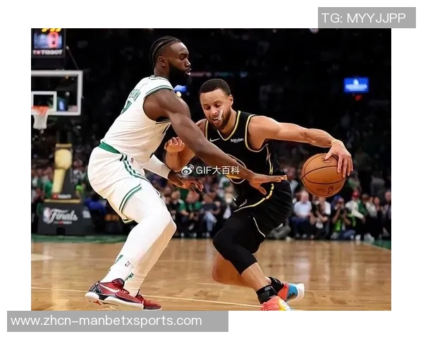 五年前的今天库里狂轰62分创下个人单场得分新高 五年前的今天库里狂轰62分创下个人单场得分新高